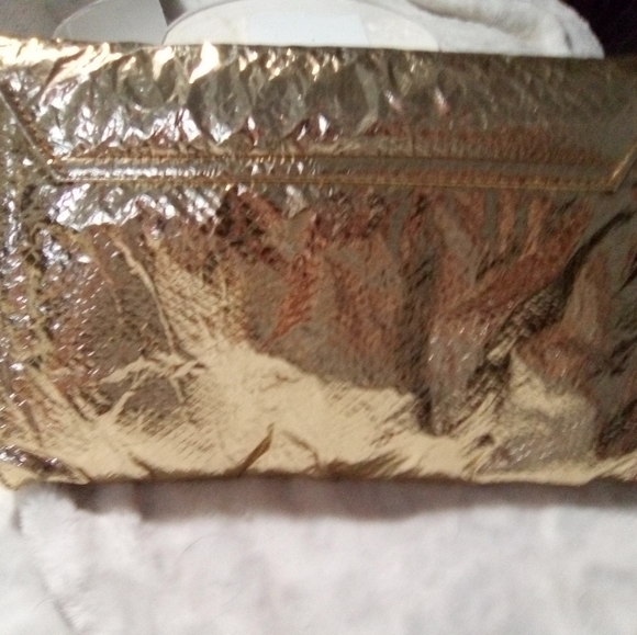 UNBRANDED gold clutch handbag. Mirror included - Picture 2 of 5